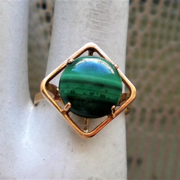Vintage Designer Solid 14K Yellow Gold Malachite Cabochon